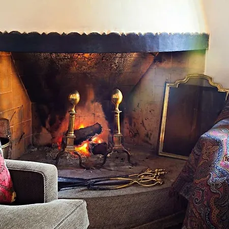 Tiny Smart Home, Private Garden & Outside Jacuzzi. Center Sintra! Sintra