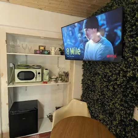 Tiny Smart Home, Private Garden & Outside Jacuzzi. Center Sintra! Σίντρα